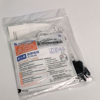 อุปกรณ์การแพทย์ต้นฉบับ ภัณฑ์ใช้ AED-3100 เครื่องป้องกันอาการเต้นของผู้ใหญ่ แผ่นไฟฟ้า P-744a นีฮอน โคเด้น